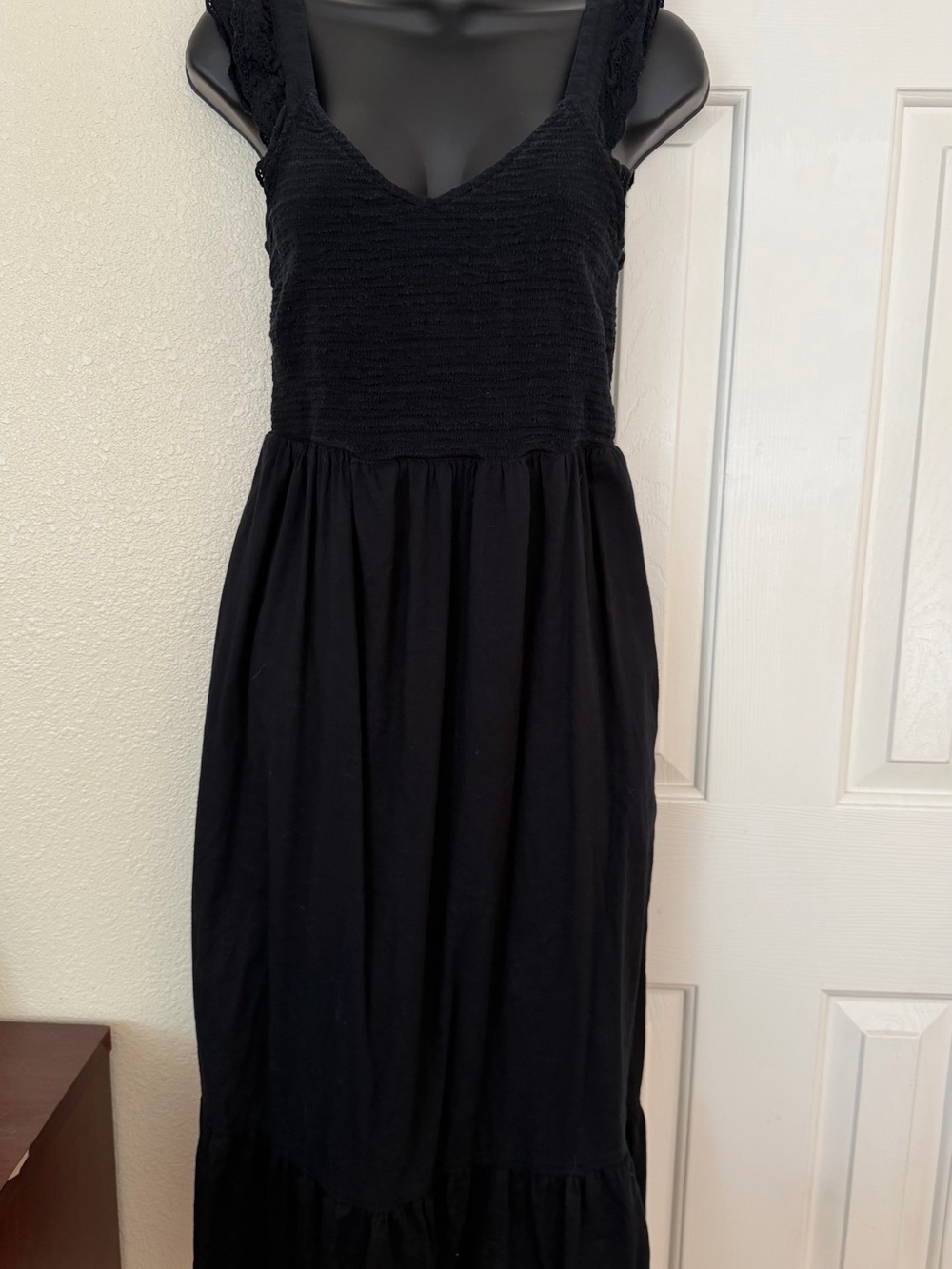 Old Navy Black Sleeveless Midi Dress